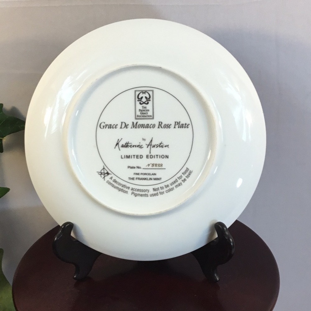 🆕💐🌿💐GRACE DE MONACO ROSE PLATE LTD. EDT.💐🌿💐 - Picture 3 of 4